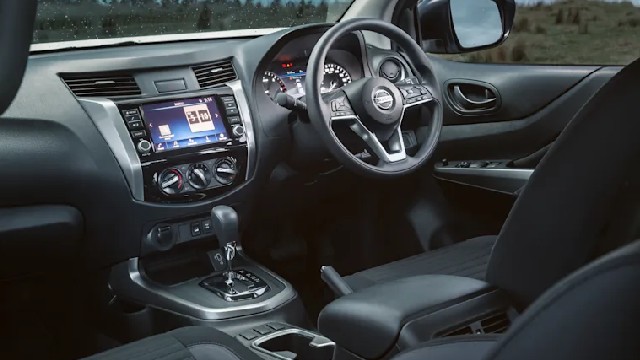 2024 Nissan Navara interior